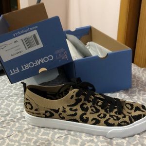 BNIB leopard print Jellypop CERRITOS sneakers